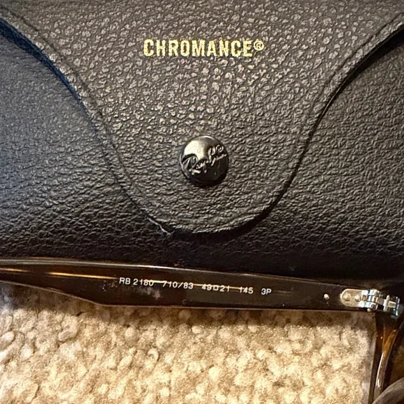 Unisex Ray-Ban Tortoise Shell Sunglasses - Picture 3 of 5